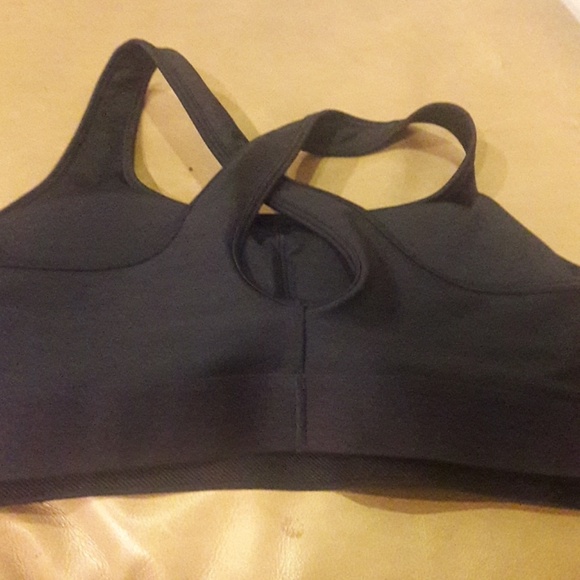 NWT Under Armour Sports Bra - Picture 2 of 6
